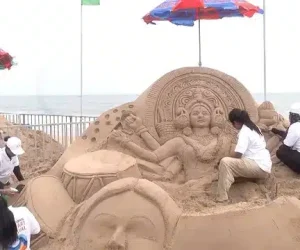15th-International-Sand-Art-Festival-Transforms-Chandrabhaga-Beach